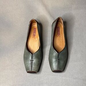 Pikolinos Green and Brown  slip~on Size 38EU.
Extremely comfortable.